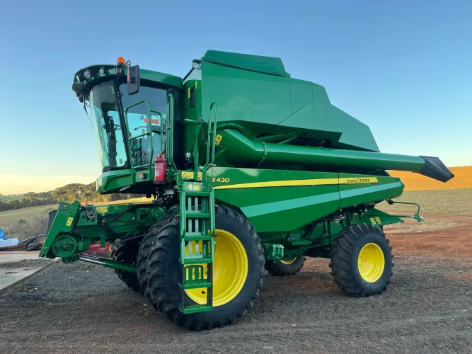 Colheitadeira S430