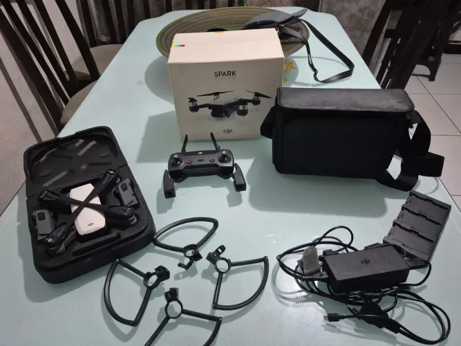 Drone Dji Spark Com Controle Carregador E Maleta 03 Baterias