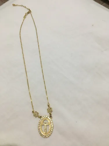 Colar letra t dourado 