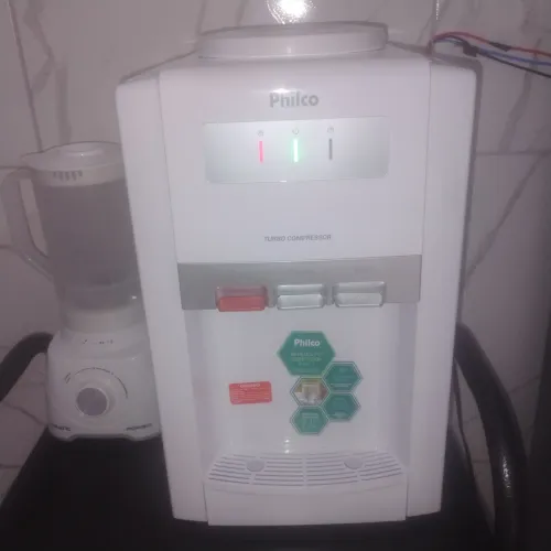Vendo gelagua novo 2 meses de uso 3 funções gelada ,natural e quente marca Philco