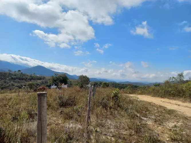 Vende se terreno em Lavras Novas 