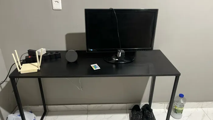 Escrivaninha e Monitor 23'