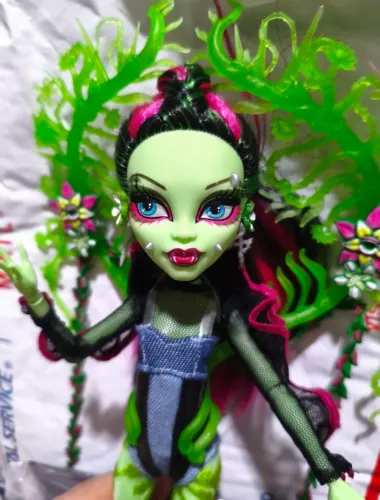 Boneca Monster high Vênus Fang club