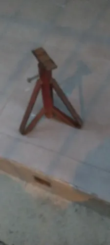 Vendo um cavalete para carro 