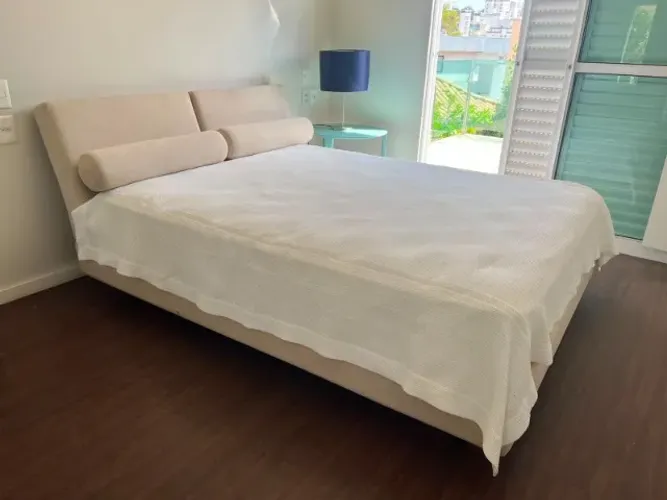 Cama casal com colchão 2,14m x 1,66m