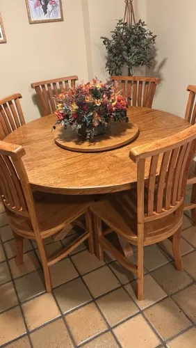 Mesa de Madeira Angelim com 6 Cadeiras - Excelente Estado Apenas 8 Meses de Uso!