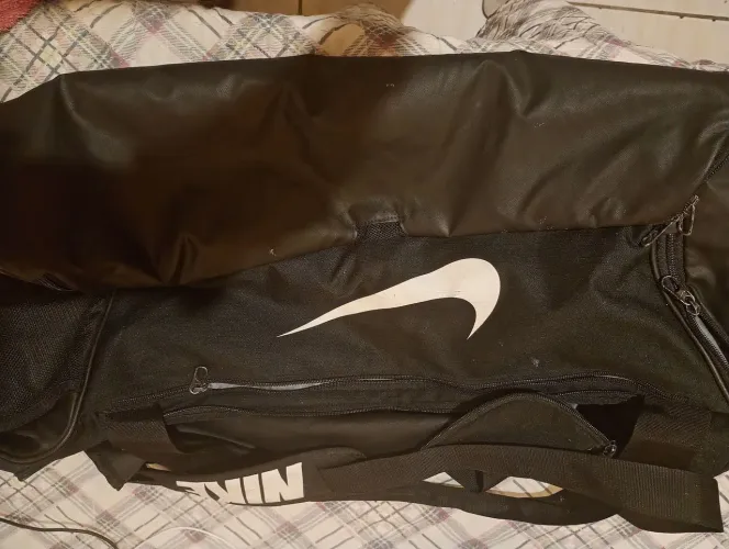 Bolsa da Nike semi-nova para vender ou trocar