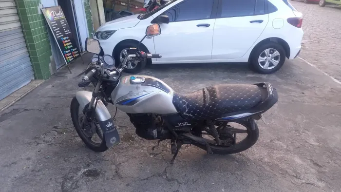 Moto suzuki Atrasada-Prata