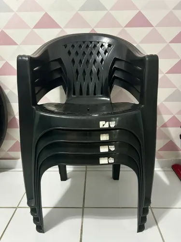 1 MESA DESMONTÁVEL REDONDA+ 4 CADEIRAS DE PLÁSTICO