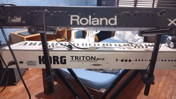 Roland XP-80 expandido + Korg Triton Pro 76