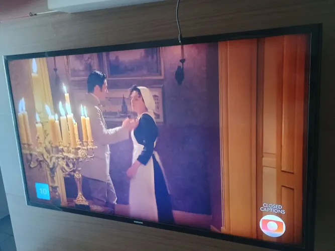 Vendo uma tv em perfeito estado 