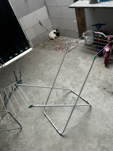 Varal de chão branco grande 