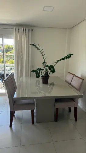 Conjunto mesa e cadeiras