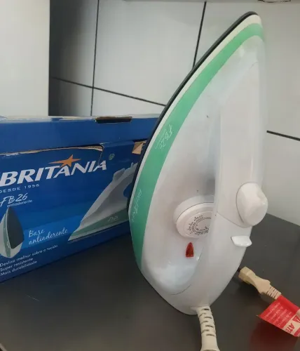 Ferro de passar a vapor Britânia