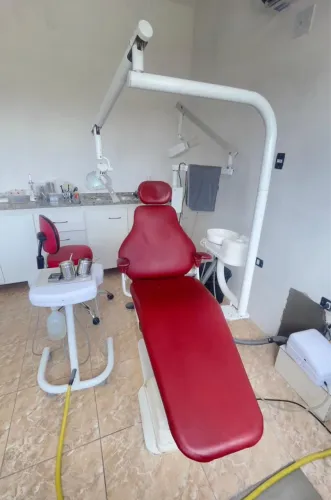 Cadeira Odontológica- Semi nova com Mocho 