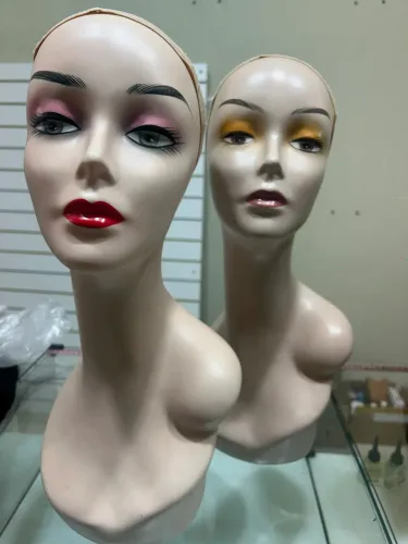 Manequim Para Exposição E Mostruário De Perucas Acessórios - Com Busto E Ombro - Cherey