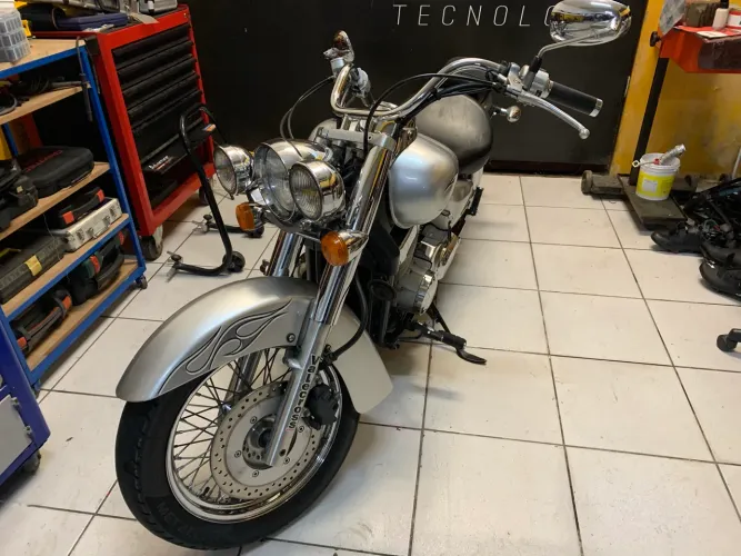 Shadow 750