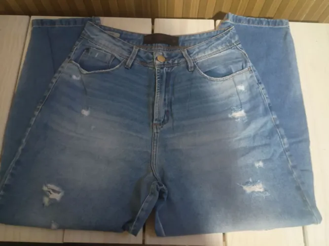 Calça jeans Tam.38 (forma grande veste 40).