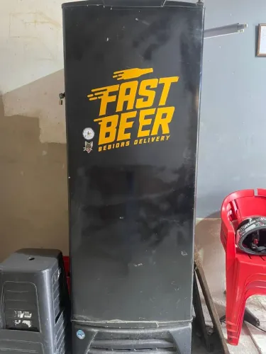 Vende-se cervejeira semi nova 