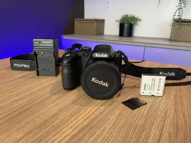 Câmera Kodak Pixpro Az421 Zoom 42xcarregador Cartão Full Hd 