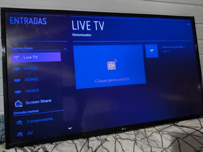 Tv Smart 4k LG 43 polegadas com tela azulada.