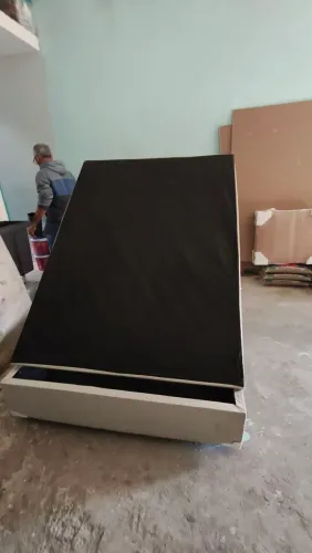 Cama casal com baú
