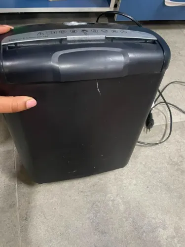Triturador / Fragmentador de papel com cesto