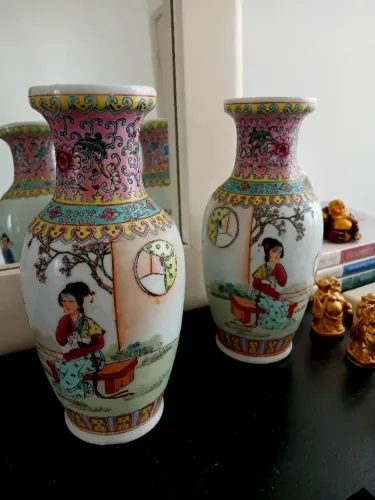 Par de Vasos Antigos em Porcelana Chinesa - Estilo Família Rosa(Fencaí)