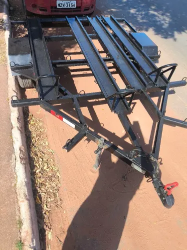 Reboque ou carrocinha para transportar motos