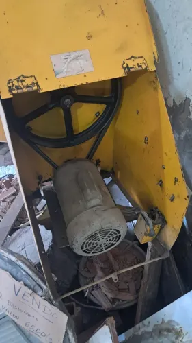 Betoneira menegot motor 127 com defeito na cuba fora disto está em perfeito estado 950.00