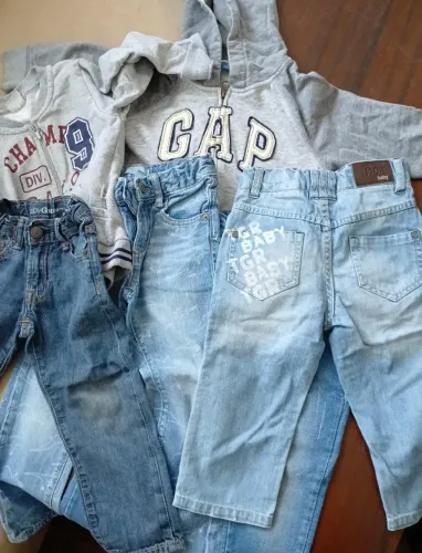 Roupas usadas em excelente estado de meninos de 2 a 4 anos