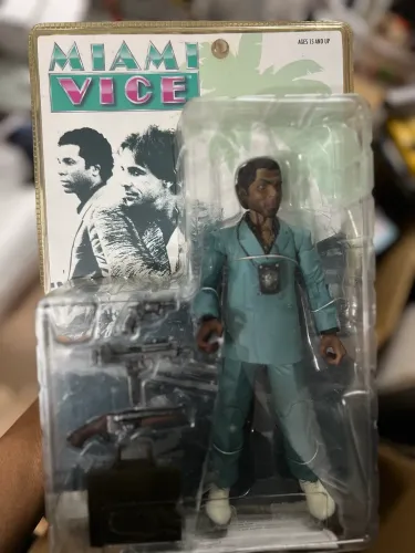 Conjunto de figuras de ação de Miami Vice - Fabricação Mezco