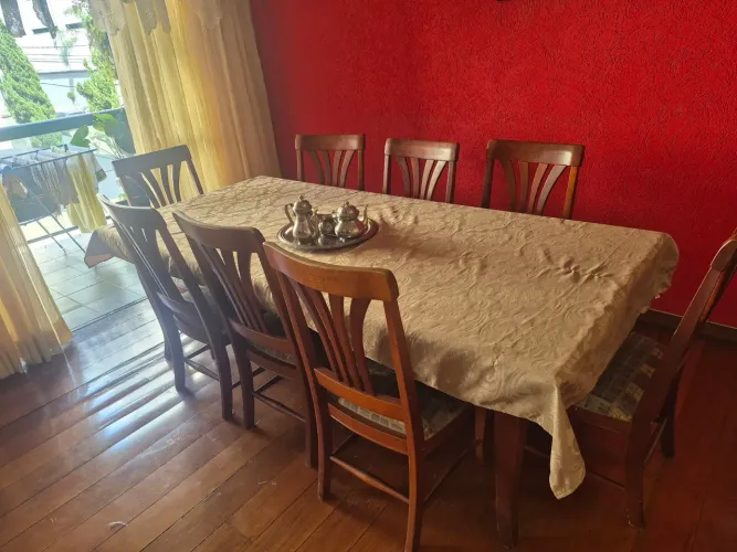 Mesa de jantar + 8 cadeiras ideal para sitio