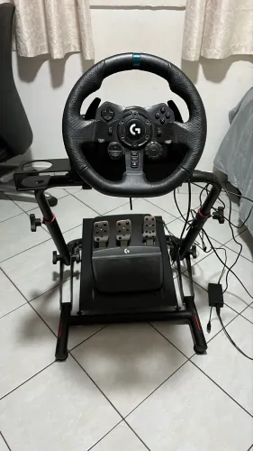 Volante e pedais Logitech + Suporte Extreme