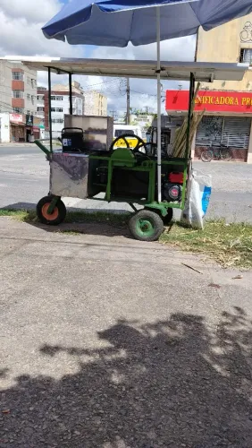 Carroça de caldo de cana motor zero engenho de inox vendendo barato 