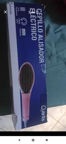 Duas escovas modeladoras e secador de cabelo 