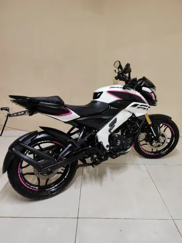 BAJAJ Dominar 160
