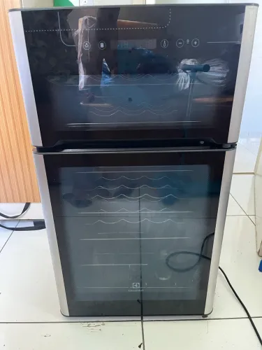 Adega Electrolux acd29