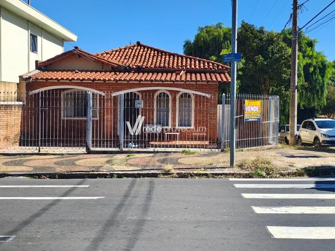 Casa de esquina à venda em Valinhos SP