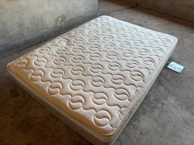 Colchão de molas casal