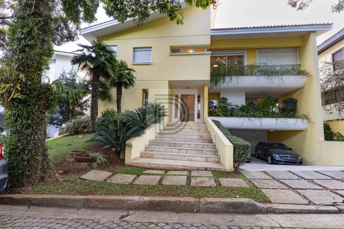 Casa em Condomínio Fechado - Próxima ao Clube Paineiras e aos Hospitais Albert Einstein e