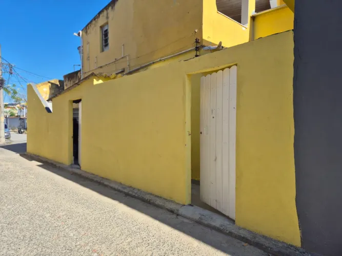 Aluguel de casa com 2 quartos (não paga água/luz)