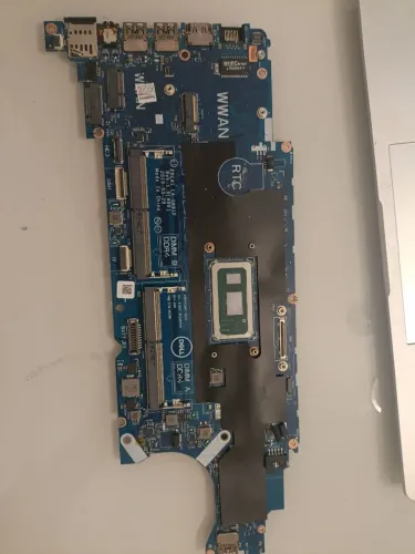 placa-mãe Dell LA-G891P projetada para notebooks da série Latitude 5400