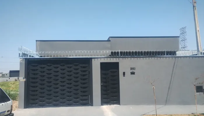 Sou Pedreiro . Faço reboco,calçadas , muros e outros