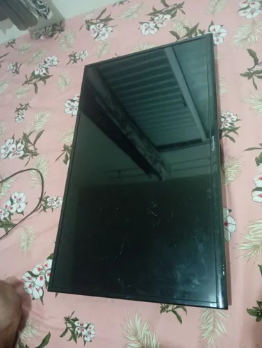 Vende se uma televisão com conversor digital
