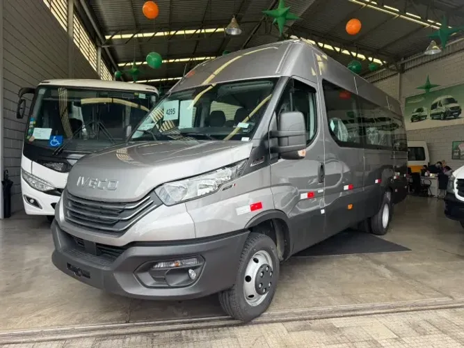 Iveco Daily Furgão 30-160 3.0 12m³ (die.)(e6) 2027