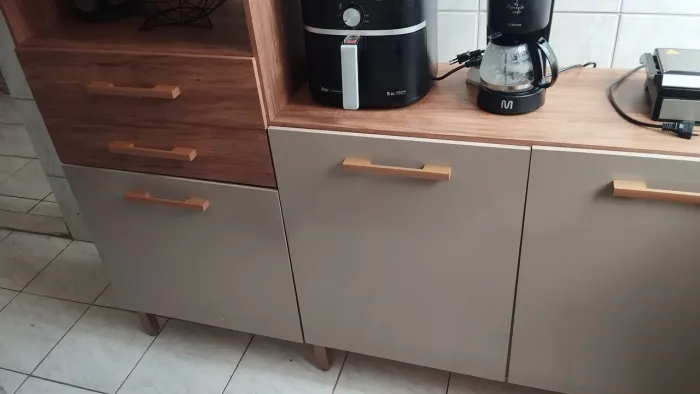 Vendo cozinha completa, mesa e 4 cadeiras com apenas 5 meses de uso