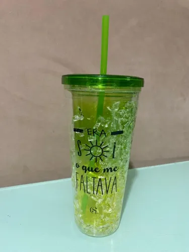Copo Plástico com Canudo Efeito Gelo e Frase Decorativa Novo