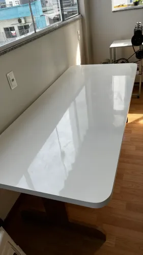 Mesa grande com tampo branco 8 lugares