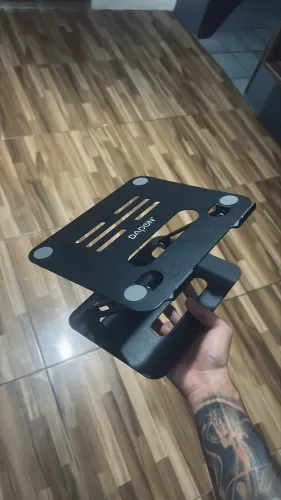 Suporte de Notebook  ajustável, dobrável e em alumínio.